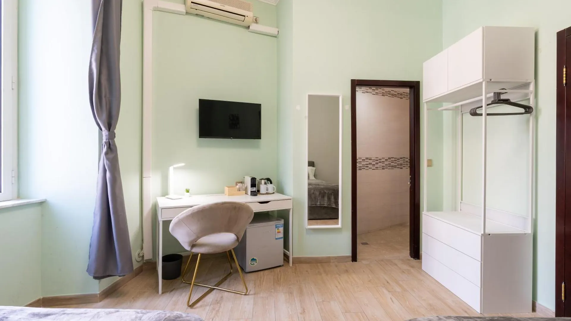 Leoni Di Giada Guesthouse - Close To Central Station Roma