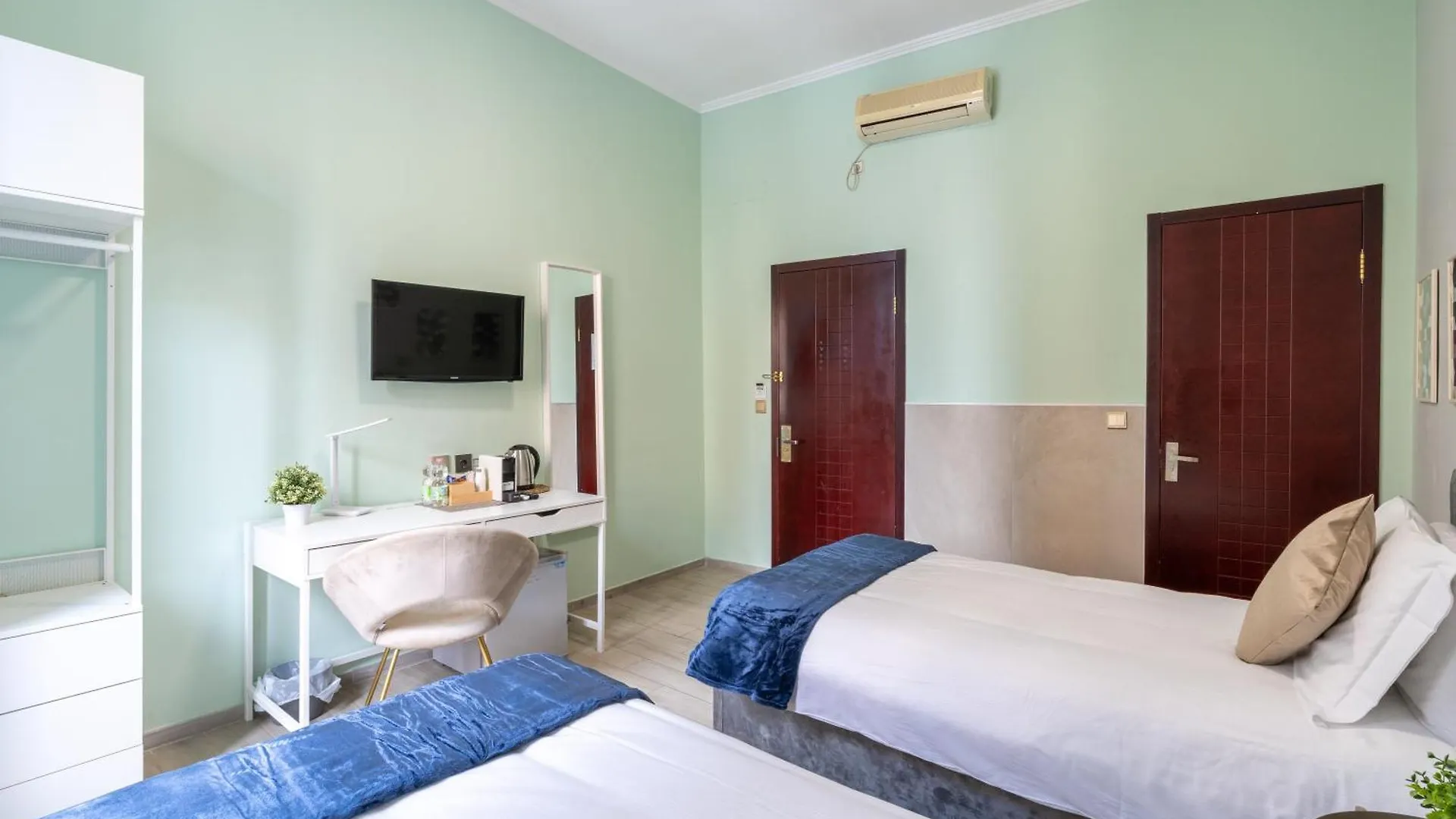 *** Bed & Breakfast Leoni Di Giada Guesthouse - Close To Central Station Rome Italy