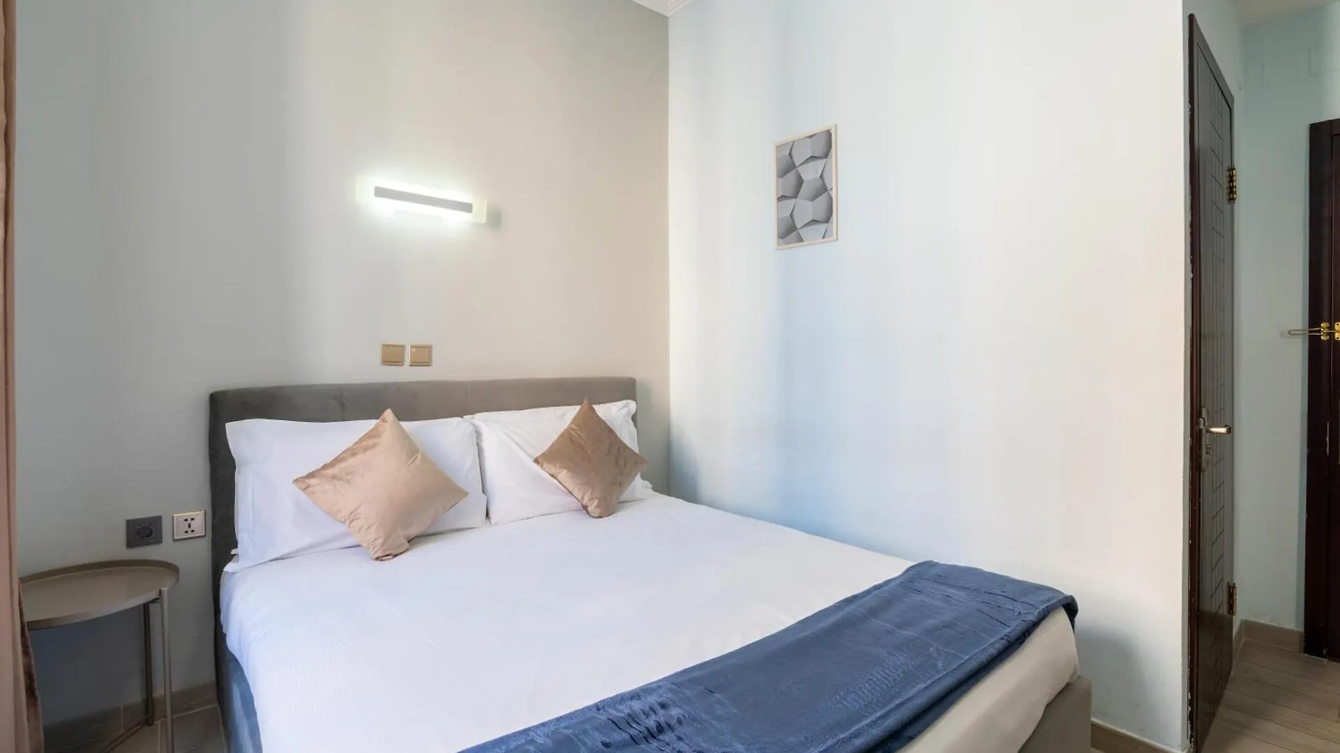 Leoni Di Giada Guesthouse - Close To Central Station Roma 3*,  Itália