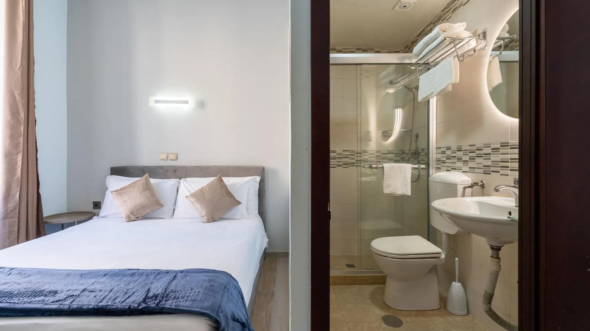 *** Bed & Breakfast Leoni Di Giada Guesthouse - Close To Central Station Rome Italy