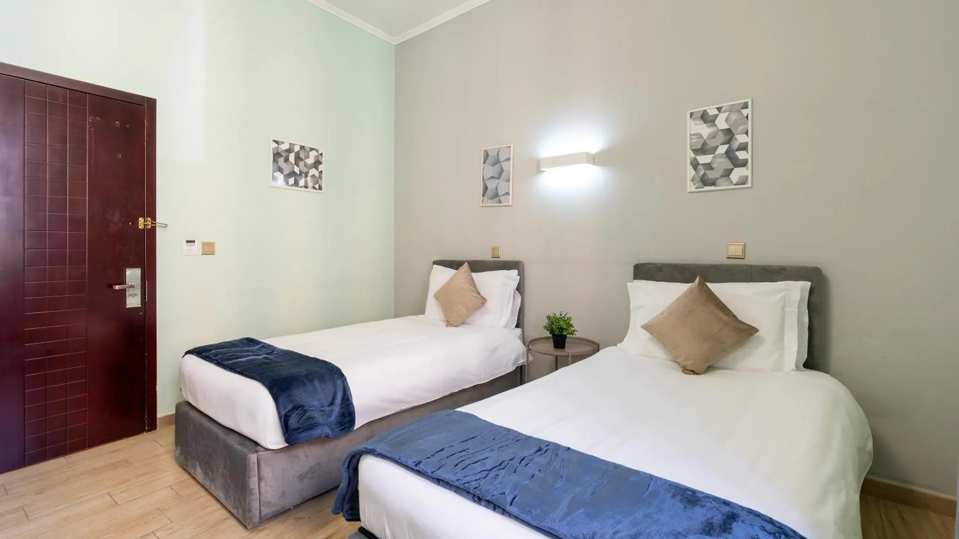 Leoni Di Giada Guesthouse - Close To Central Station Roma Itália