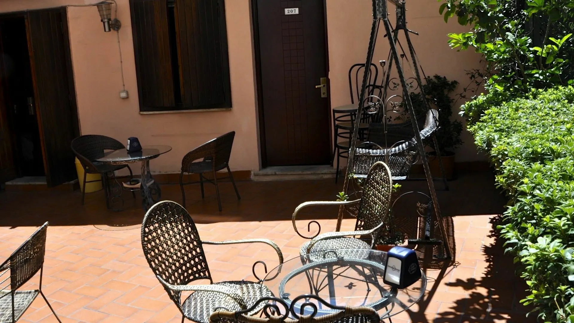 Leoni Di Giada Guesthouse - Close To Central Station Roma Itália