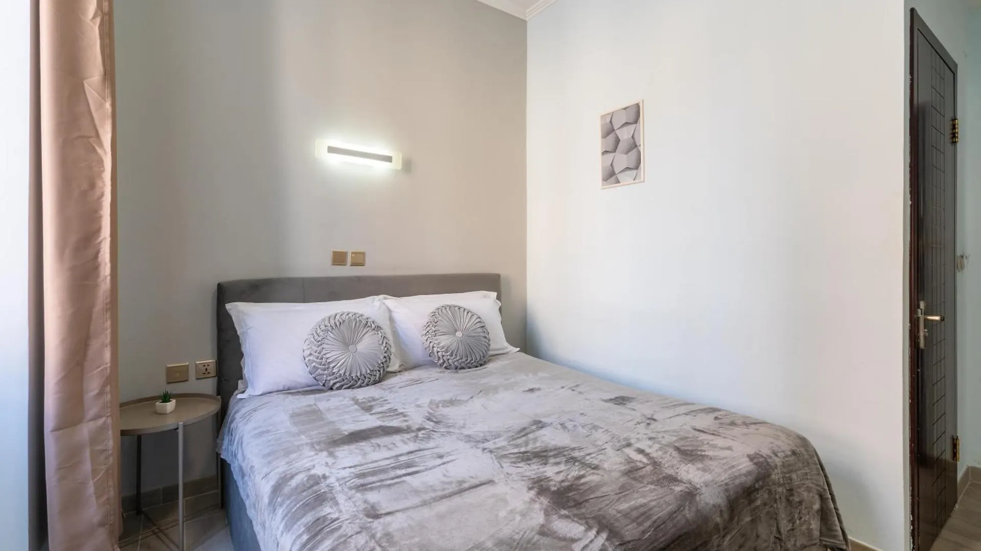 Leoni Di Giada Guesthouse - Close To Central Station Rome