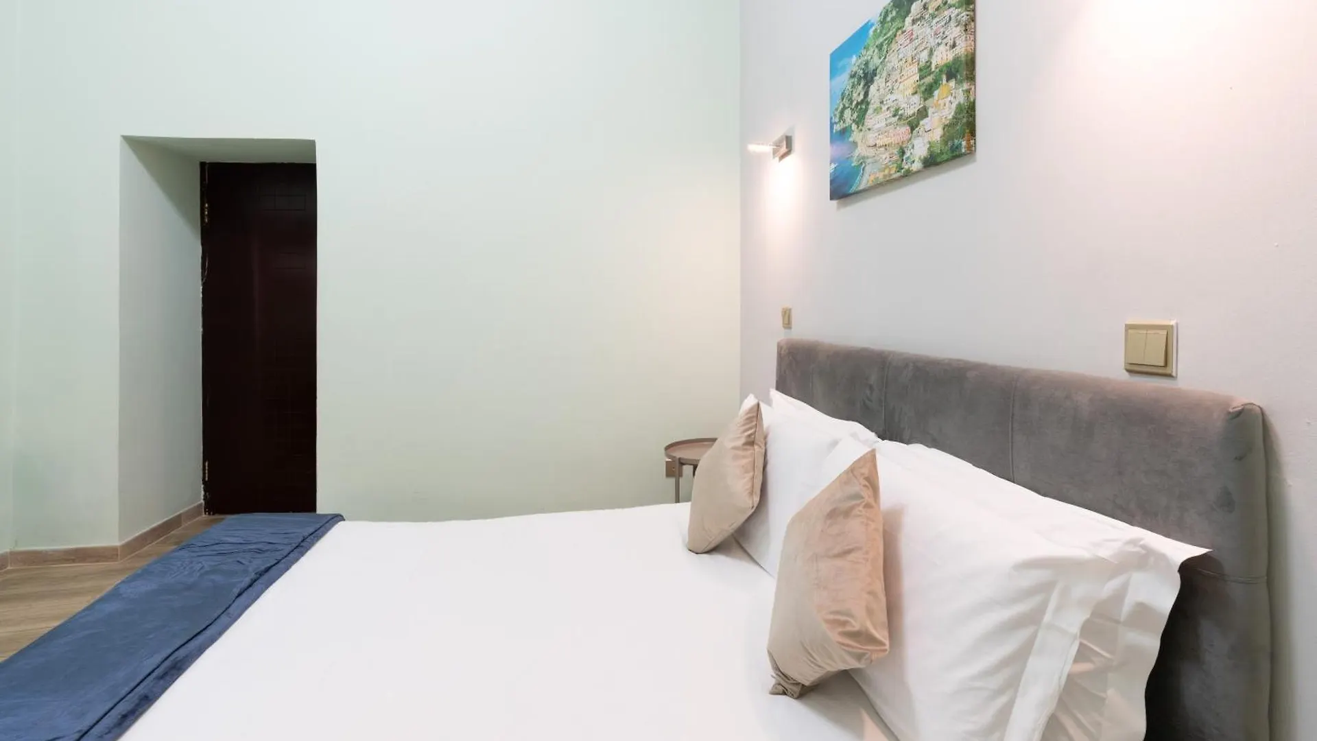 Leoni Di Giada Guesthouse - Close To Central Station Rome 3*,
