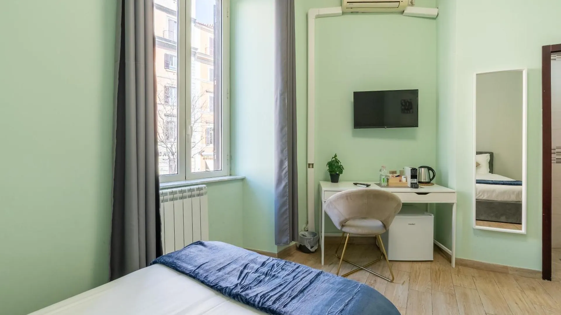 Leoni Di Giada Guesthouse - Close To Central Station Rome Couette-café