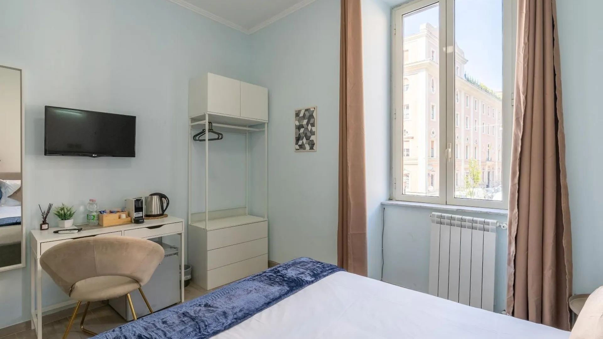 Leoni Di Giada Guesthouse - Close To Central Station Roma 3*,  Itália