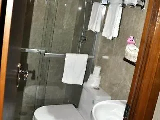 Leoni Di Giada Guesthouse - Close To Central Station Roma