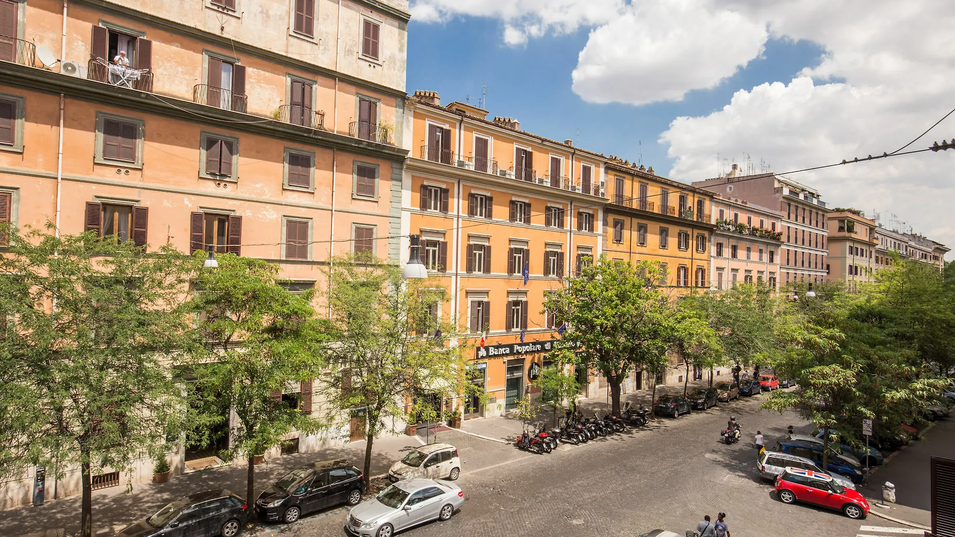 Leoni Di Giada Guesthouse - Close To Central Station Roma 3*,