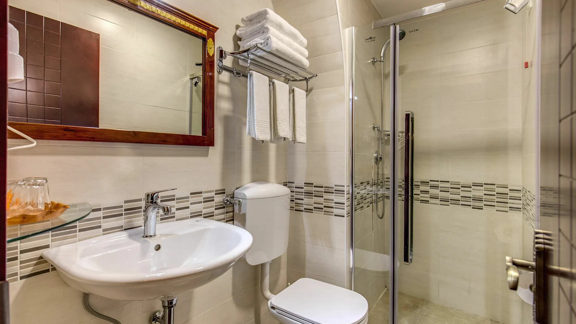 Leoni Di Giada Guesthouse - Close To Central Station Roma Itália